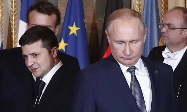 Ζελένσκι σε Πούτιν: «Κάτσε μαζί μου, μίλα μου, μη με κρατήσεις στα 30 μέτρα, δεν δαγκώνω»