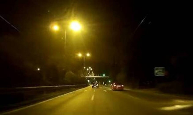 Αστυνομικοί βοηθούν γυναίκα να γεννήσει δίδυμα - Η συγκινητική «επιχείρηση» σε βίντεο