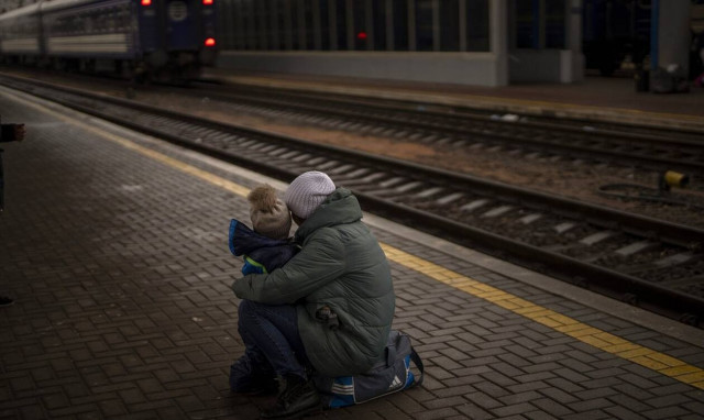 «Έχω τρεις ημέρες να μιλήσω με την οικογένειά μου» - Το δράμα των πολιορκημένων της Μαριούπολης