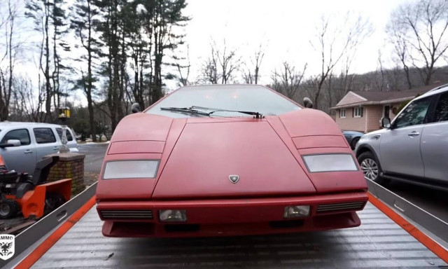 Μία Lamborghini Countach είχε να πλυθεί εδώ και 20 χρόνια (vid)