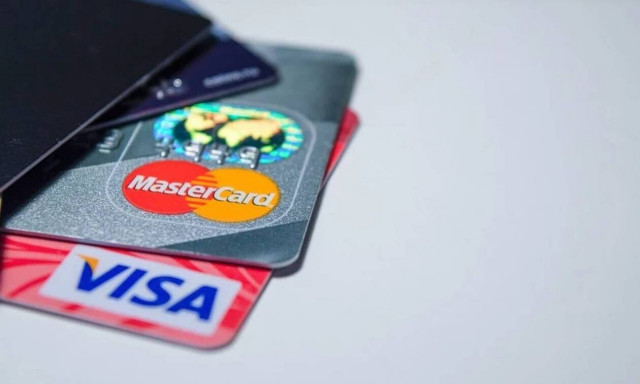 Ουκρανία: Visa και Mastercard διακόπτουν τη δραστηριότητά τους στη Ρωσία