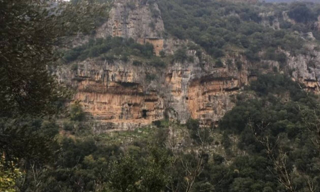 Το «λημέρι» του Θεόδωρου Κολοκοτρώνη και το κρυφό σχολείο δίπλα στο Λούσιο ποταμό (pics)