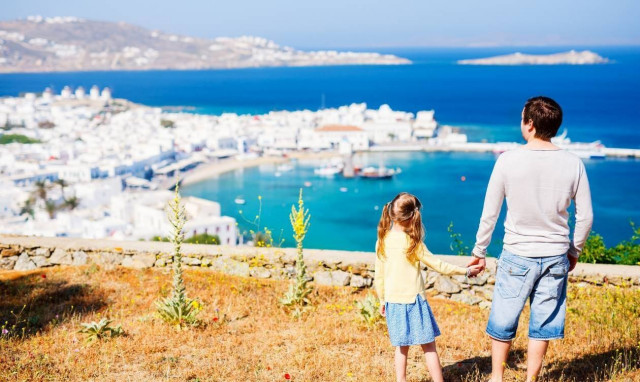 «Σβήνει» η Ελλάδα: Σε φάση συρρίκνωσης ο πληθυσμός γυναικών σε αναπαραγωγική ηλικία - Νέα μελέτη