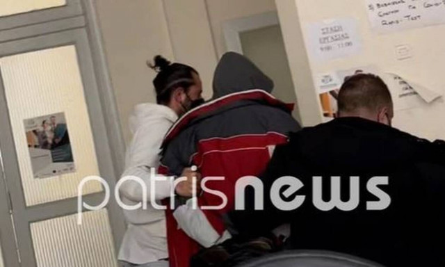 Ανδραβίδα: Με κουκούλα στα δικαστήρια ο «μακελάρης» – «Φονιά» φώναζε ο κόσμος