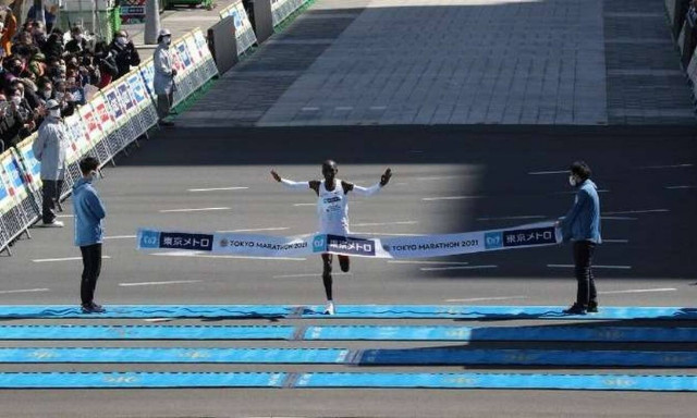 Μαραθώνιος Τόκιο: Θρίαμβος Κιπτσόγκε χωρίς ρεκόρ, η Κοσγκέι νικήτρια στις γυναίκες