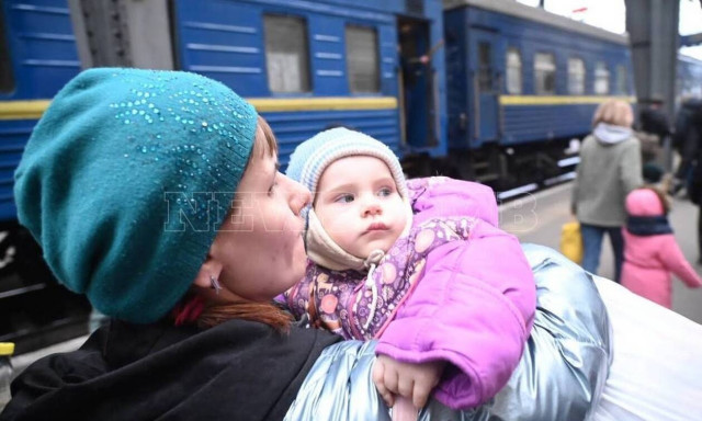 Ουκρανία - Ρεπορτάζ Newsbomb.gr: Μια βαλίτσα, τα παιδιά απ’ το χέρι και μια εικόνα της Παναγίας