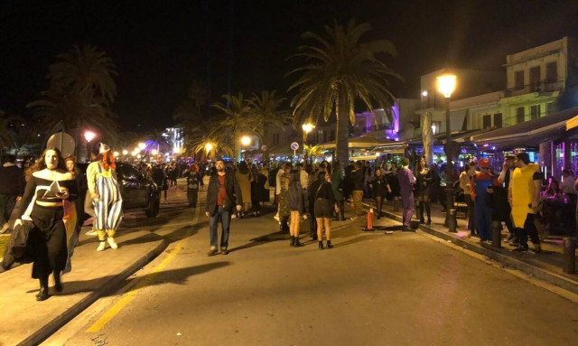 «Βούλιαξε» από κόσμο το αποκριάτικο Ρέθυμνο! Δείτε βίντεο