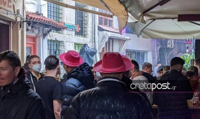 Κρήτη: Μασκαρεμένος άνδρας αυνανιζόταν στο κέντρο του Ρεθύμνου