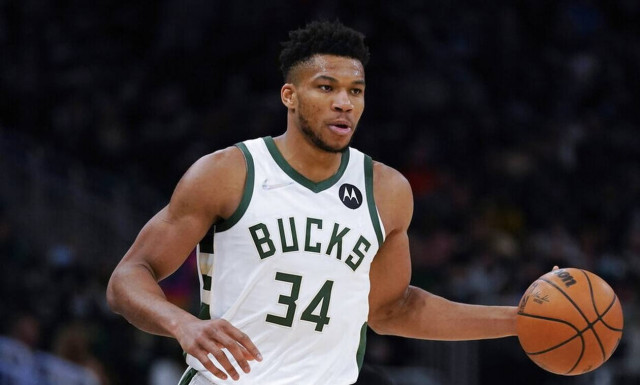 Γιάννης Αντετοκούνμπο: «Καθάρισε» τους Σανς στο ντέρμπι – Καθοριστικός και ο Μίντλετον