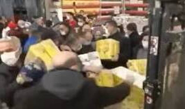 Τουρκία: Χαμός στα σούπερ μάρκετ για λίγο λάδι