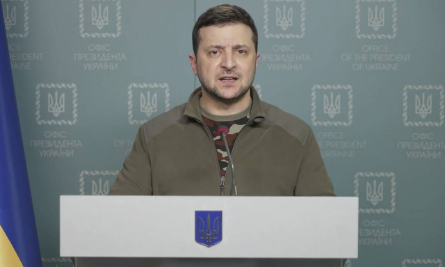 Ζελένσκι σε Δύση: Δώστε μας στρατιωτικά αεροσκάφη - «Στη σημαία μας δεν υπάρχουν σβάστικες»