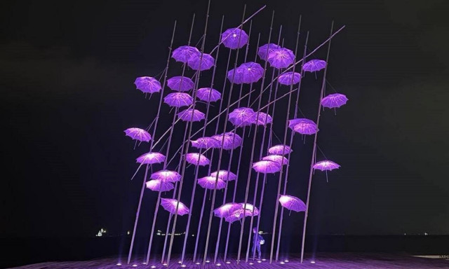 Θεσσαλονίκη: Στα μωβ οι «Ομπρέλες του Ζογγολόπουλου» – Ηχηρό μήνυμα ενάντια στην έμφυλη βία