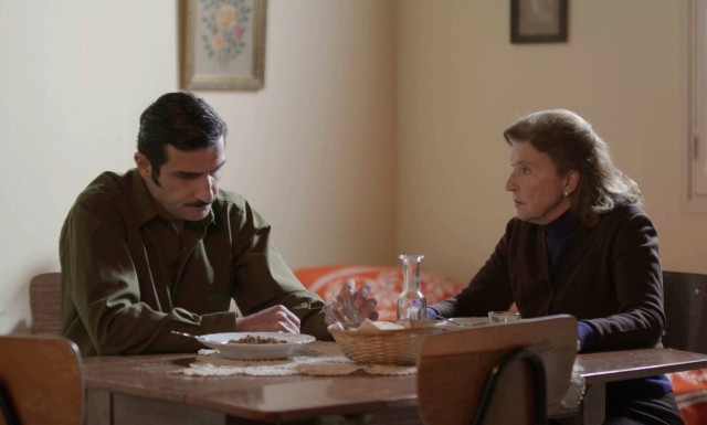 Άγριες Μέλισσες Spoiler: Ο Ζάχος προσπαθεί να διαχειριστεί τα νέα για την εγκυμοσύνη της Ελένης