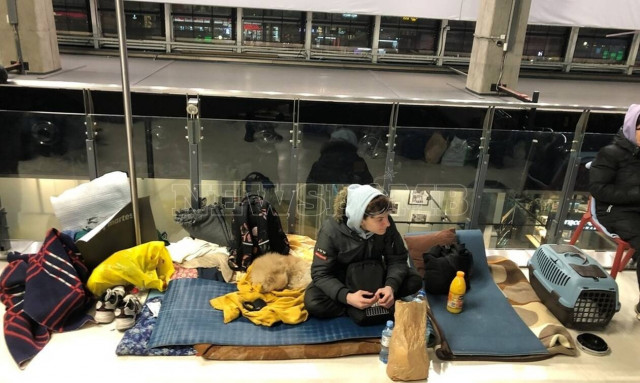 Πόλεμος Ουκρανία: Καταφύγιο σε πολυκαταστήματα της Βαρσοβίας βρίσκουν οι πρόσφυγες