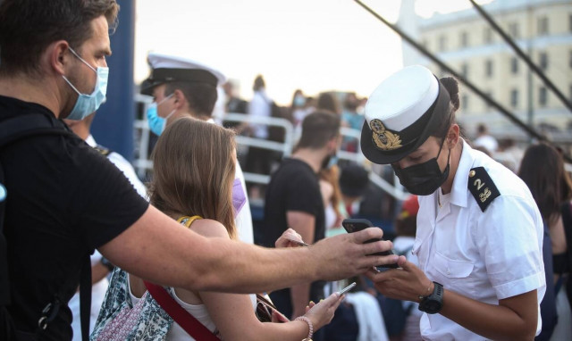 Άρση μέτρων: Για γήπεδα και πλοία η εισήγηση των ειδικών – Τι θα συμβεί με τα self test στα σχολεία