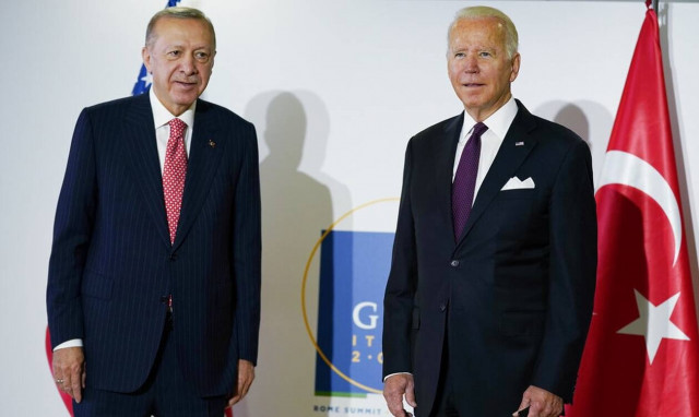 Ερντογάν σε Μπάιντεν: Ώρα να αρθούν οι «άδικες» κυρώσεις στην αμυντική βιομηχανία της Τουρκίας