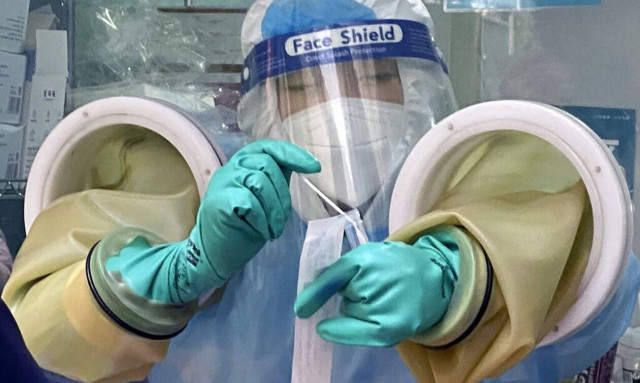 Κορονοϊός: Υβριδικό στέλεχος των μεταλλάξεων «Δέλτα» και «Όμικρον» βρέθηκε σε 17 ασθενείς