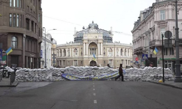 Πόλεμος Ουκρανία: Οχυρώνεται η Οδησσός - Πληροφορίες για εκτόξευση πυραύλου από ρωσικό πλοίο
