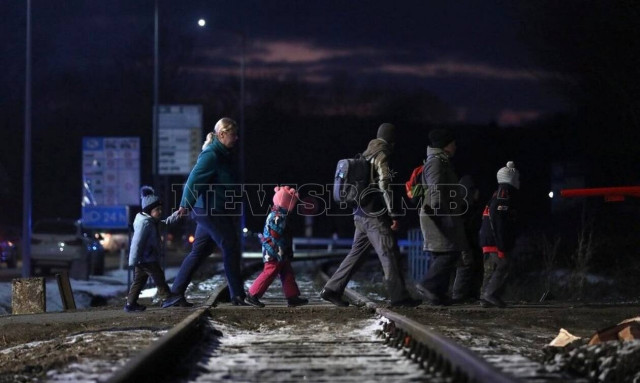 Το Newsbomb.gr καταγράφει το προσφυγικό δράμα στα σύνορα Ουκρανίας-Πολωνίας - Συγκλονιστικές εικόνες