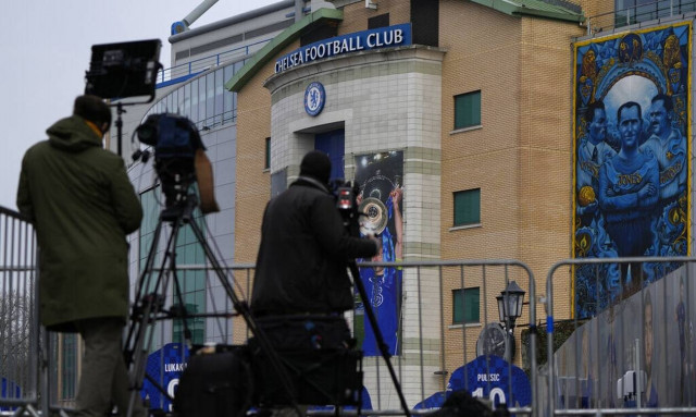 Πόλεμος στην Ουκρανία: «Αχτίδα» ελπίδας για την Τσέλσι – Η κυβέρνηση άναψε «πράσινο» για την πώληση