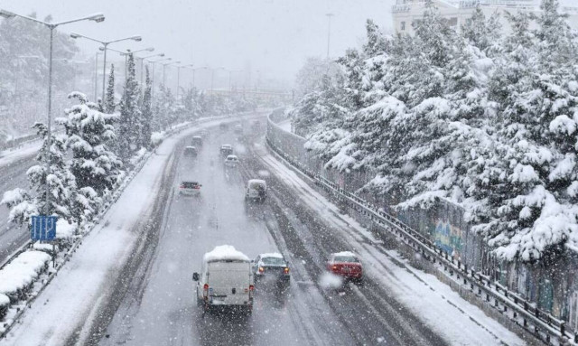 Κακοκαιρία «Φίλιππος»: Κανονικά η κυκλοφορία των βαρέων οχημάτων στην Αθηνών - Λαμίας