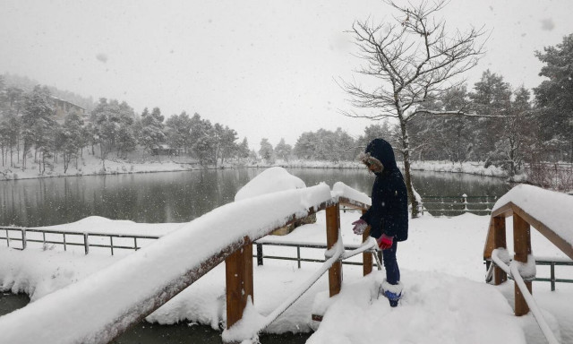 Καιρός: Νέα ψυχρή εισβολή στην Ελλάδα - Με χιόνια ξανά στην Αττική (vid)