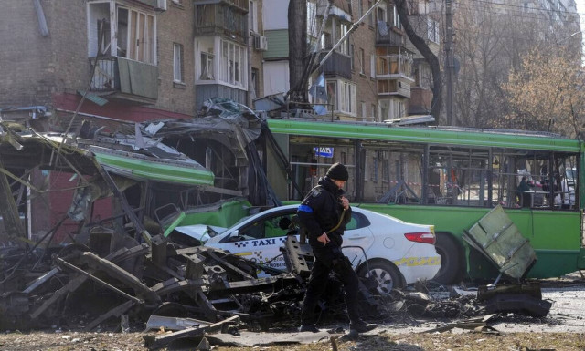 Πόλεμος στην Ουκρανία: «Η στρατηγική της Ρωσίας απέτυχε», γι' αυτό βομβαρδίζει πολιτικές υποδομές