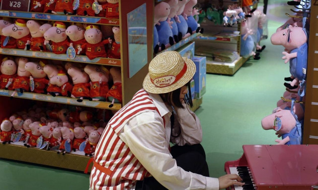 Ουκρανία: Η Peppa το γουρουνάκι «μπαίνει» στον πόλεμο των κυρώσεων Μόσχας-Δύσης