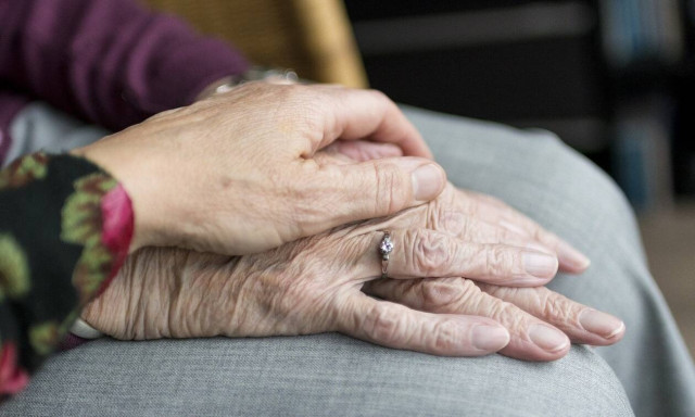 Χανιά: Θρήνος για τη μητέρα που μεγάλωσε αβοήθητη επτά παιδιά και πέθανε από κορονοϊό