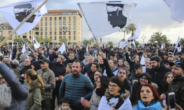 Γαλλία: Η κυβέρνηση «έτοιμη να φθάσει μέχρι την αυτονομία» της Κορσικής