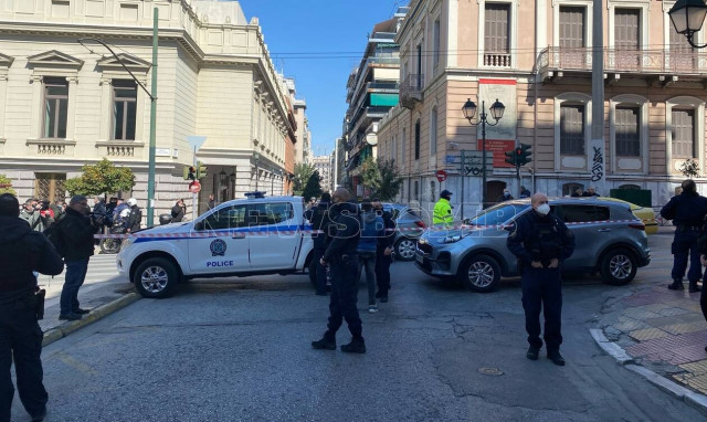 Επιχείρηση της ΕΛΑΣ στο κέντρο της Αθήνας για παρεμπόριο και διακίνηση ναρκωτικών