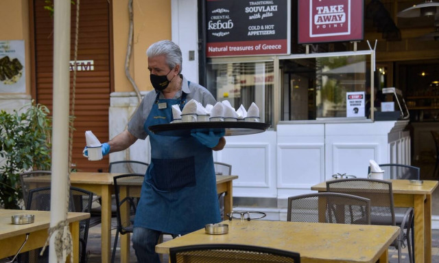 Ακρίβεια - Ρεπορτάζ Newsbomb.gr: Κύμα ανατιμήσεων σε λαϊκές, λιανεμπόριο, εστιατόρια