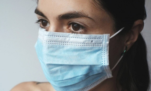 Ο κορονοϊός συνδέεται με αύξηση του κινδύνου για μακρόχρονα προβλήματα κατάθλιψης, στρες και αϋπνίας