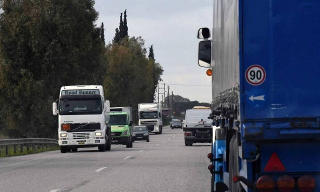 Γαλλία: Νταλίκες περιμένουν για μέρες να τους δοθεί η άδεια για να αναχωρήσουν για τη Ρωσία