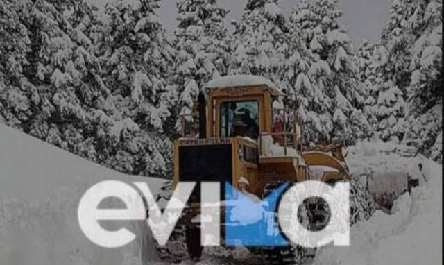 Εύβοια: Καταγγέλουν αντιδήμαρχο γιατί ξεχιόνιζε τους δρόμους - Τι απαντά ο ίδιος