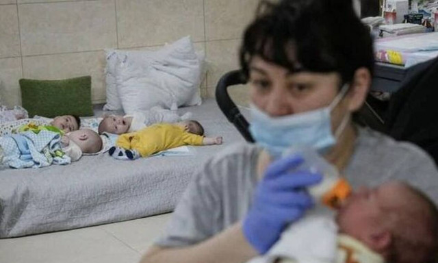 Πόλεμος Ουκρανία - Τραγική ιστορία: Νοσηλεύτρια φροντίζει ξένα μωρά και δεν βλέπει τα δικά της