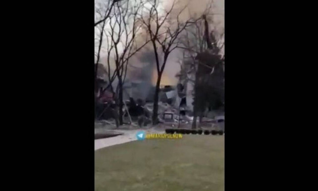 Πόλεμος στην Ουκρανία: Καταγγέλλει επίθεση σε καταφύγιο προσφύγων στην Μαριούπολη το Κίεβο