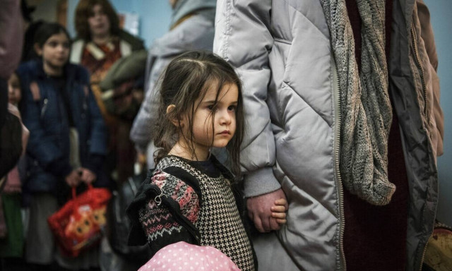 Tα πολλαπλά τραύματα στα παιδιά που βίωσαν τη βία του πολέμου