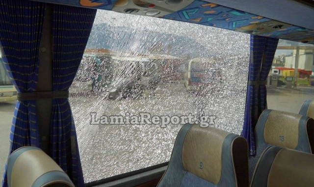 Λαμία: Πέταξαν πέτρες και έσπασαν παράθυρο λεωφορείου του ΚΤΕΛ