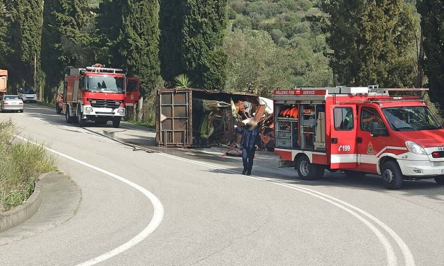 Αιτωλοακαρνανία: Νεκρός οδηγός φορτηγού που τούμπαρε στο Σαμάρι