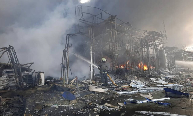 Πόλεμος στην Ουκρανία: 13 νεκροί από την ρωσική επίθεση στην πόλη Τσερνίχιβ