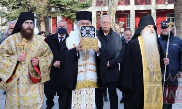 Λιτανεία της κάρας του Οσίου Αλεξίου στα Καλάβρυτα (vid)