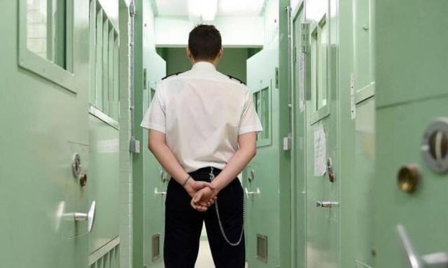 Απίστευτο περιστατικό στην Κύπρο: Δεσμοφύλακας βρίσκεται σε άδεια ασθενείας από το 2015!