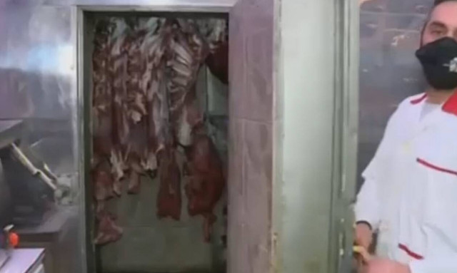 Διέρρηξαν κρεοπωλείο στην Θεσσαλονίκη: Οι δράστες πήραν μετρητά… μοσχαράκια και χοιρινό