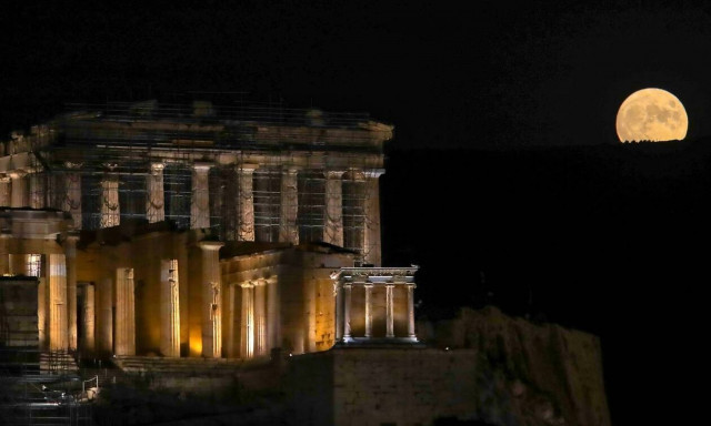 Πανσέληνος Μαρτίου 2022: Τον νυχτερινό ουρανό θα στολίσει απόψε το ολόγιομο «Φεγγάρι του Σκουληκιού»