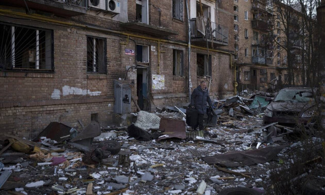 Μαριούπολη: Τσεκάρουν για ναζιστικά τατουάζ τους πρόσφυγες στα ρωσικά σημεία ελέγχου