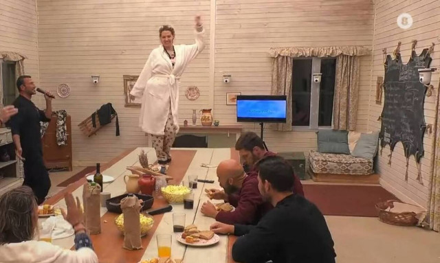 Η Φάρμα Spoiler 18/3: Η αποχώρηση - έκπληξη και το πιτζάμα πάρτι (video)