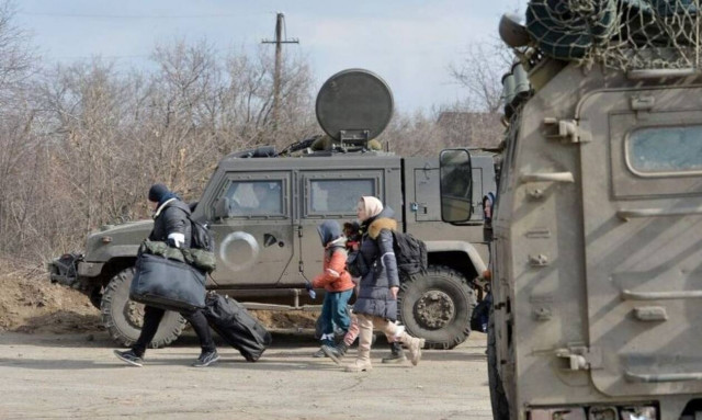 Πόλεμος στην Ουκρανία: Απόγνωση στην Μαριούπολη -  Κάτοικοι προσπαθούν να φύγουν με τα πόδια