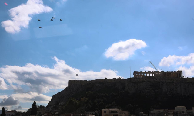 Γιατί θα πετάξουν μαχητικά αεροσκάφη σήμερα πάνω από την Αθήνα
