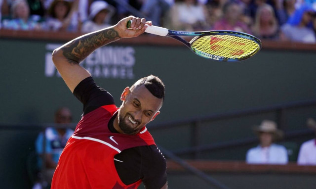 Νικ Κύργιος: Πέταξε τα ρακέτα σε ball boy και επιτέθηκε σε δημοσιογράφο (video)